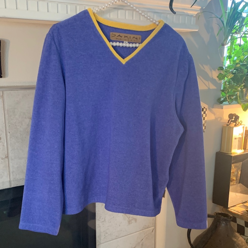 Dakini LS Lavendar Fleece w Lemon Yellow V-Neck trim Size L